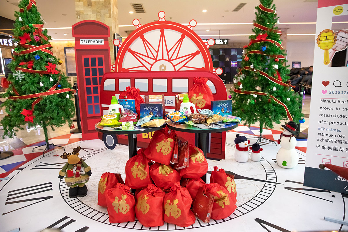 商场在做商业美陈设计时有什么攻略可以助力商场更好地吸引顾客注意力