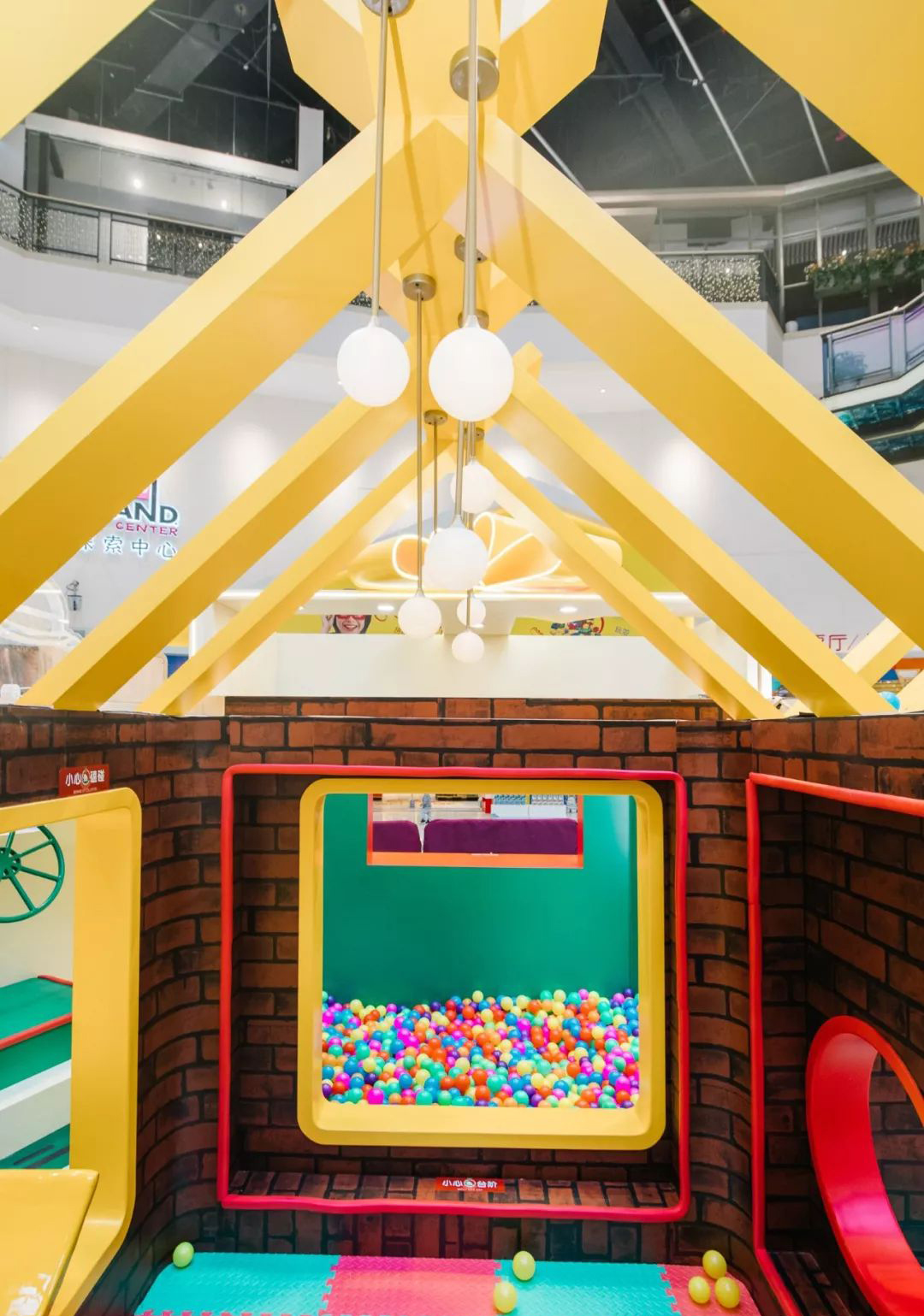 这只泰迪熊承包了长风大悦城圣诞节的商场美陈,可萌可萌了