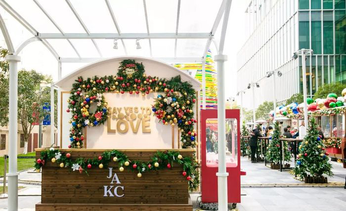 圣诞礼的温暖尽在这个圣诞创意市集和圣诞派对里，圣诞美陈设计也是疯狂点赞哦