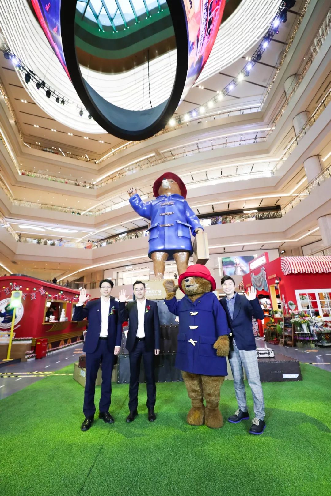 生日趴快闪，帕丁顿熊“空降”来庆祝