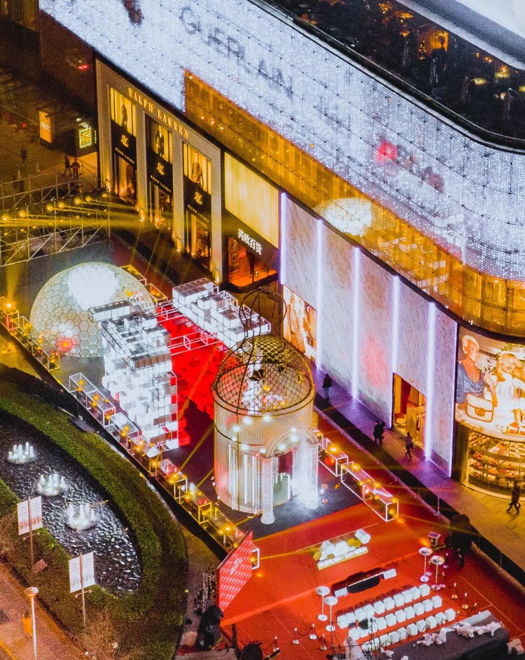 点亮新年，这个品牌的美陈设计装置也太亮眼了吧