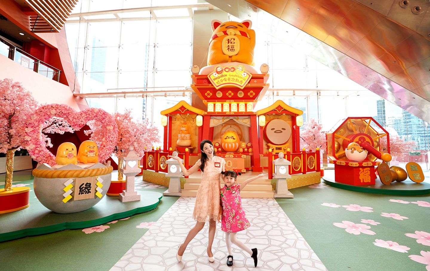 蛋黄君这身新春展览活动装饰喜庆极了，10英尺高巨型充气模型齐添福