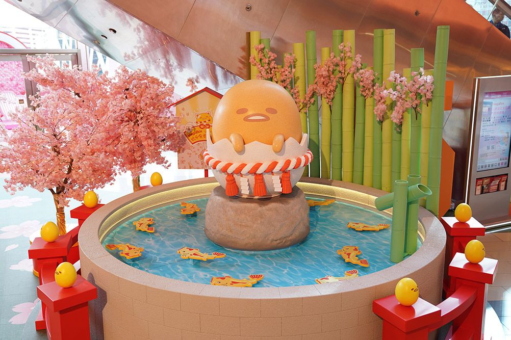 蛋黄君这身新春展览活动装饰喜庆极了，10英尺高巨型充气模型齐添福