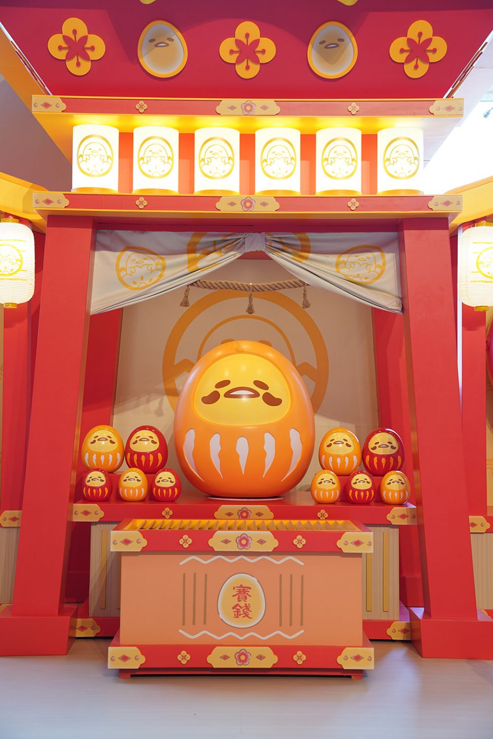 蛋黄君这身新春展览活动装饰喜庆极了，10英尺高巨型充气模型齐添福