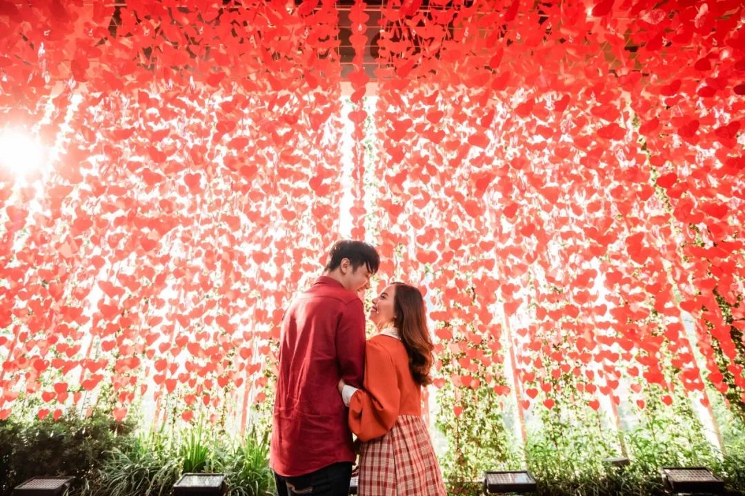 这般创意的情人节快闪店展览活动，无法现场观摩看看图片也是美美哒