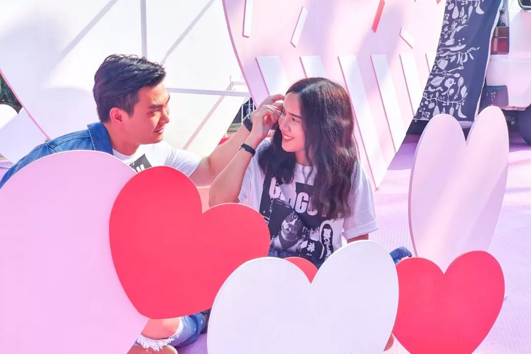 这般创意的情人节快闪店展览活动，无法现场观摩看看图片也是美美哒