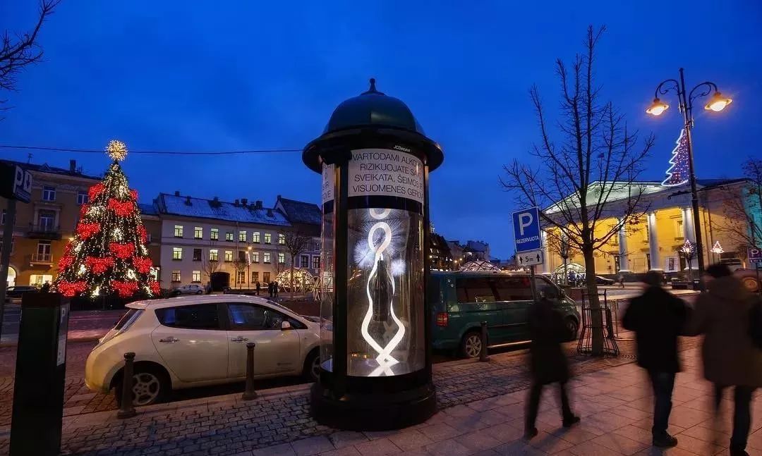 西班牙的这家气泡酒在市街头的这个快闪店活动竟然还会魔法，神奇