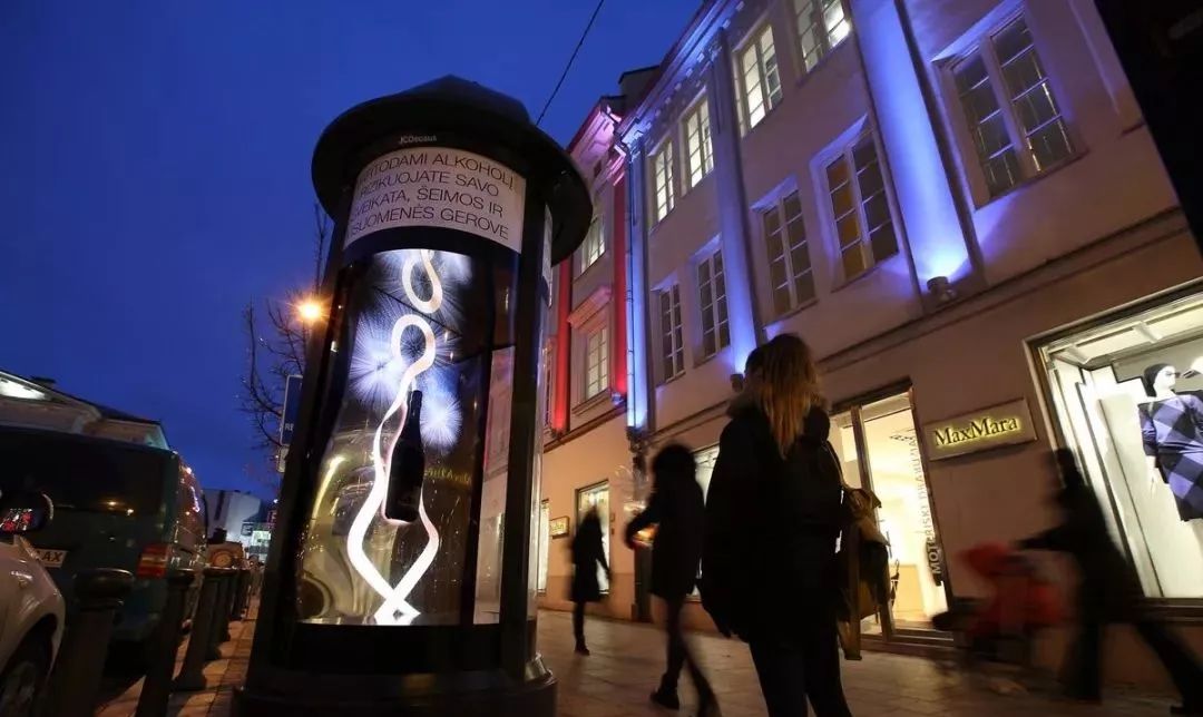 西班牙的这家气泡酒在市街头的这个快闪店活动竟然还会魔法，神奇