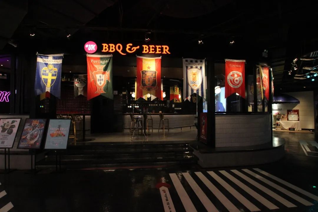 穿越异国街头的KTV展览装饰,随手一拍都像在伦敦街头自拍一般