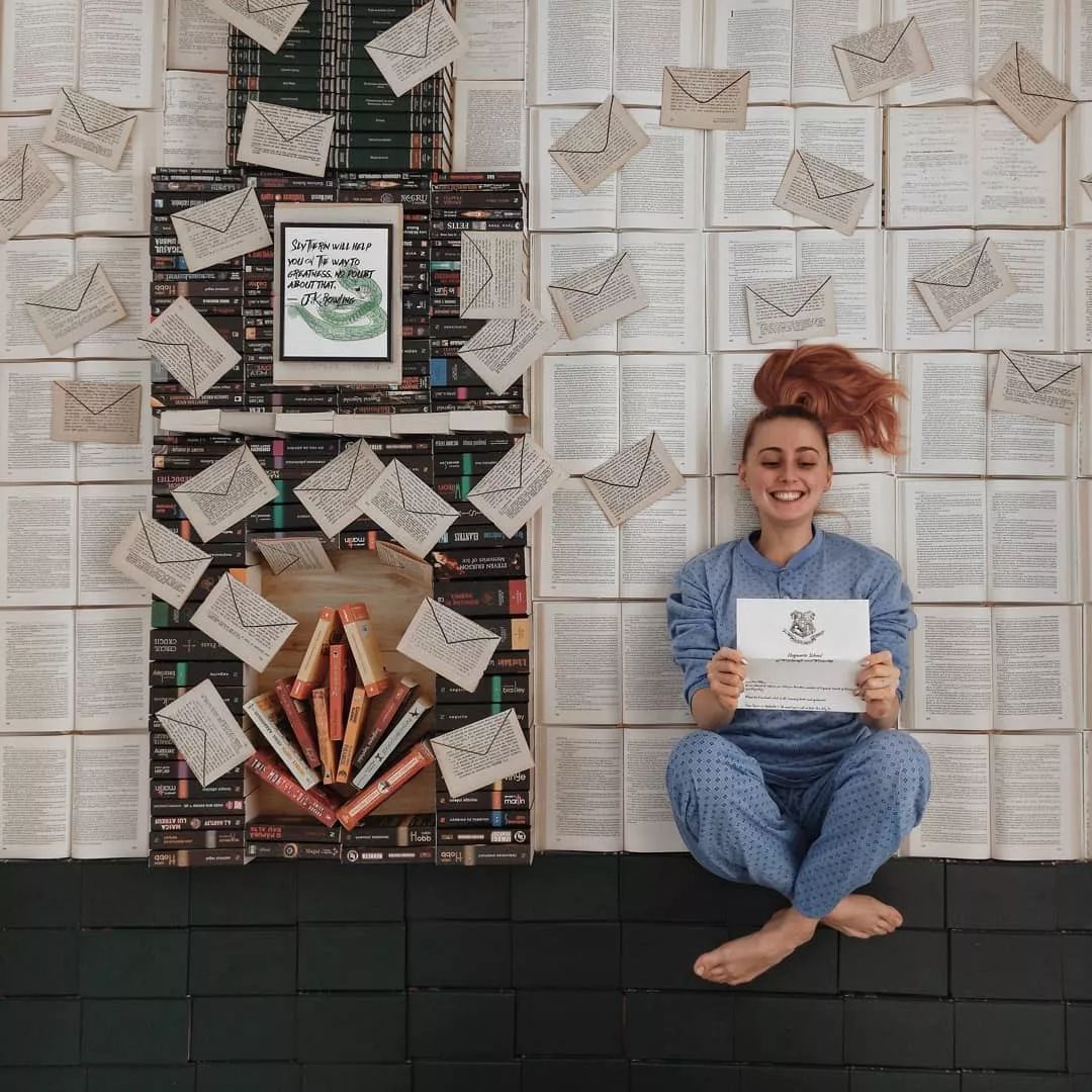 书中自有黄金屋，会展活动现场策划个书本的拍照打卡点也能黄金万两吧