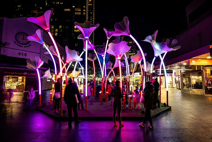 艺术展览活动装置留声机，用巨大的“喇叭花”激活你安静的夜晚