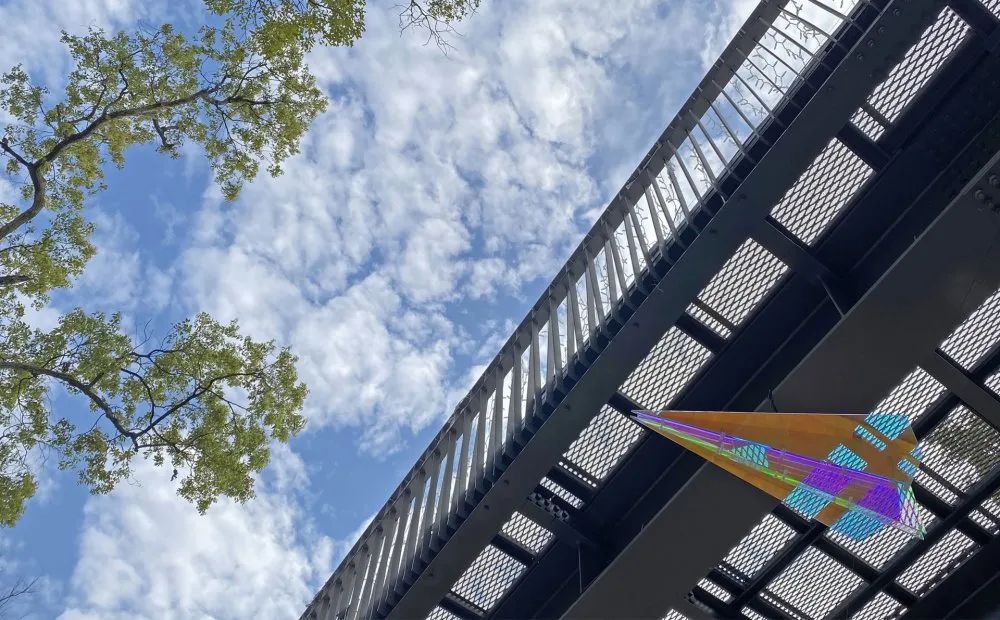 台湾艺术会展活动的这个逐梦飞翔装置唤起了我们童年的记忆