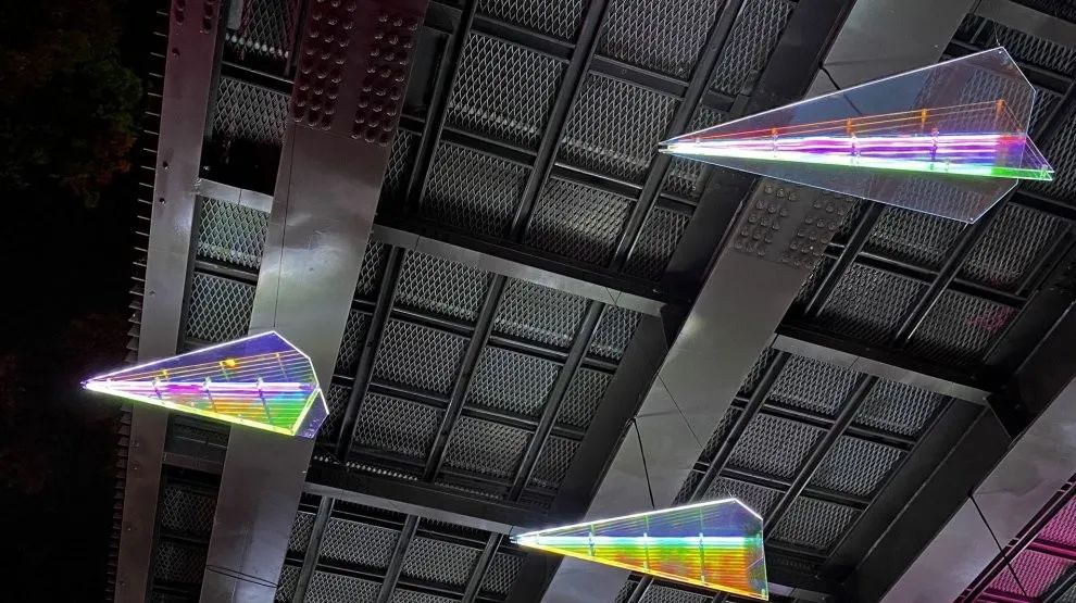 台湾艺术会展活动的这个逐梦飞翔装置唤起了我们童年的记忆