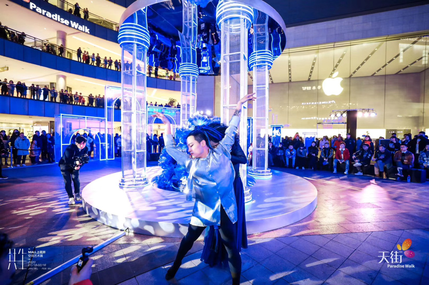 天街的空间艺术展览活动装置摄取古罗马建筑特色,艺术感超强