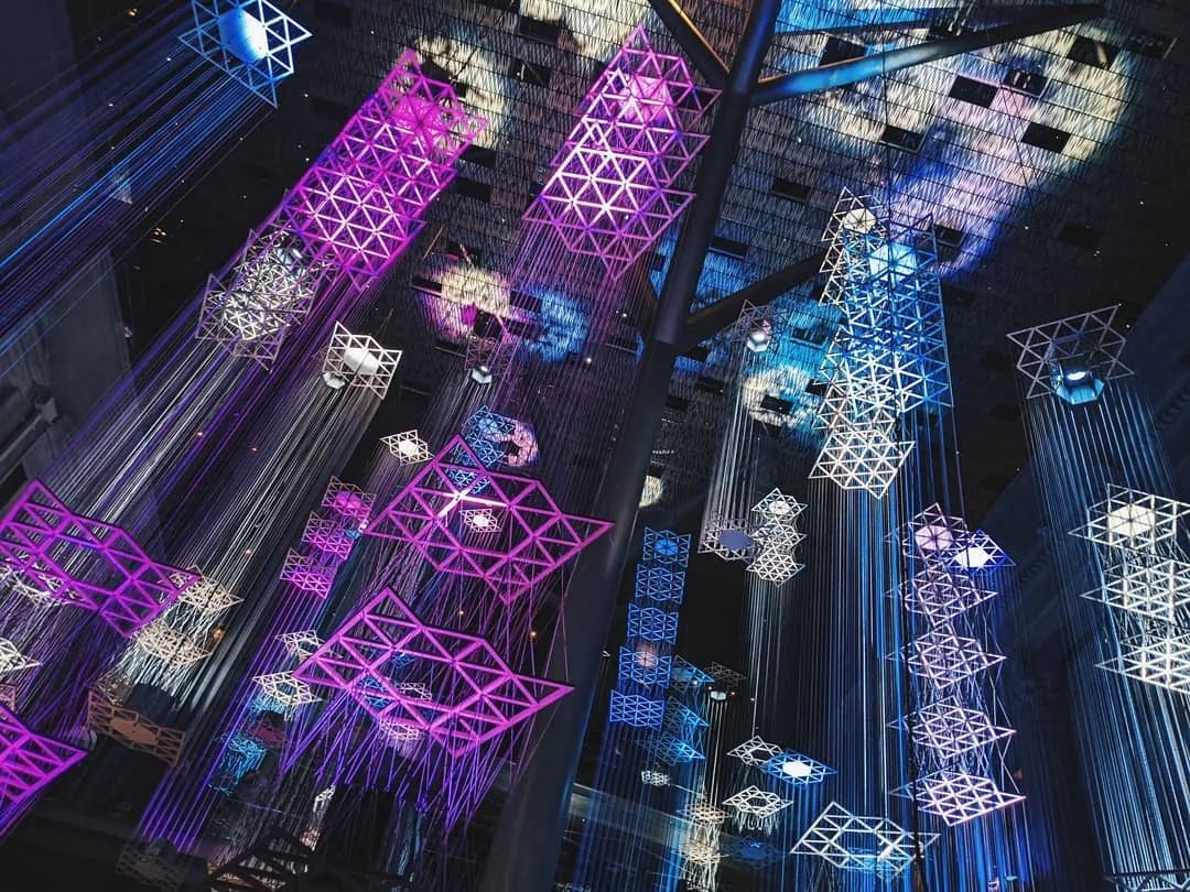 浮城的互动展览活动装置太梦幻了,搭配音乐更像一场表演