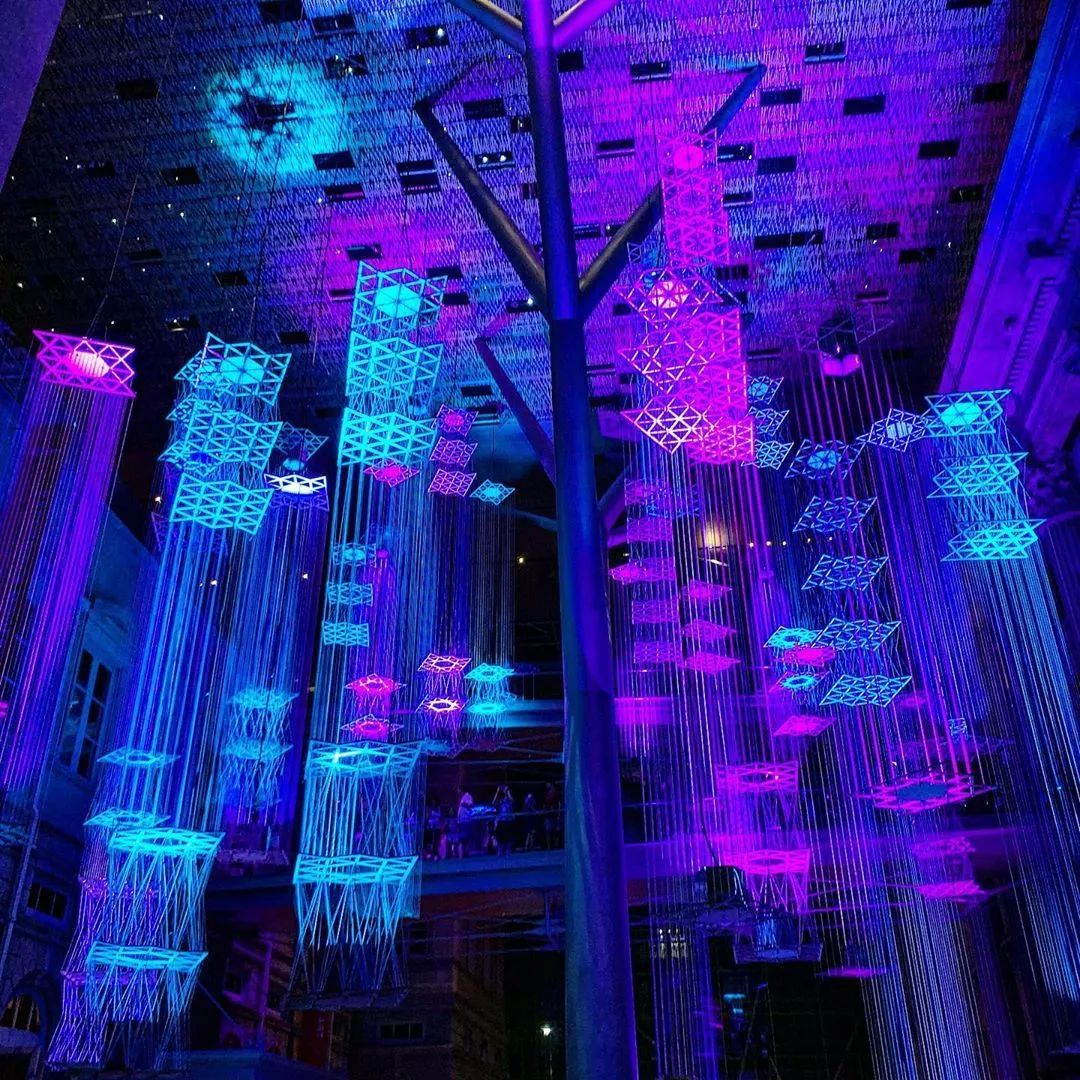 浮城的互动展览活动装置太梦幻了,搭配音乐更像一场表演