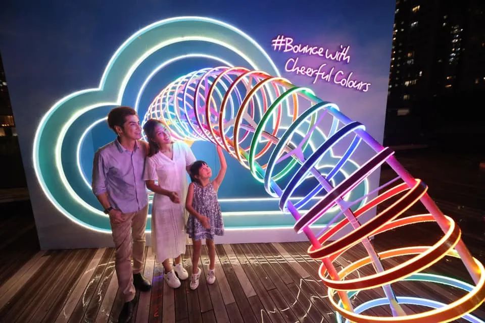 中秋节这波彩虹美陈展览活动装置日与夜各有绚丽姿态
