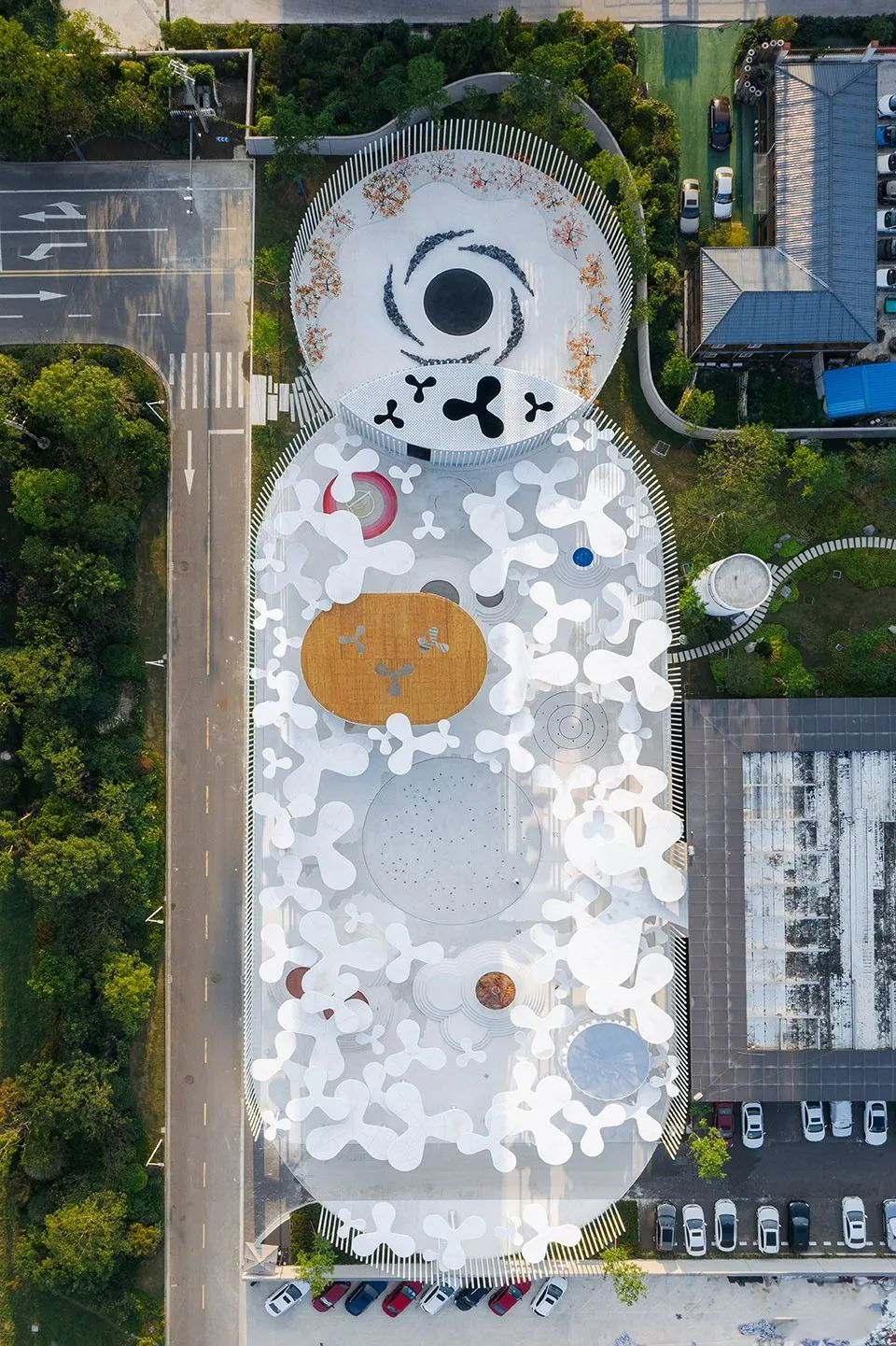 白色梦境里的展览活动策划带你领略一番白昼奇境,燃起希望