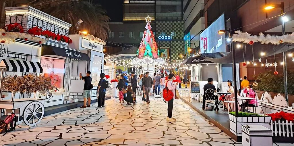 台湾新光新天地2D超现实耶诞活动策划的美陈设计秒变网红打卡圣地