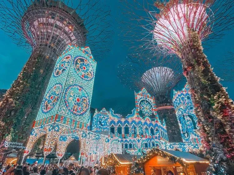 高达21米的亚洲最高灯光圣诞树展览活动策划简直就是圣诞仙境