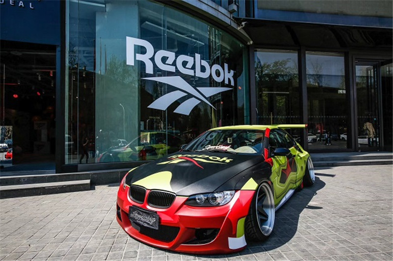 Reenok Instapump Fury 25 周年的陈列设计真有意思