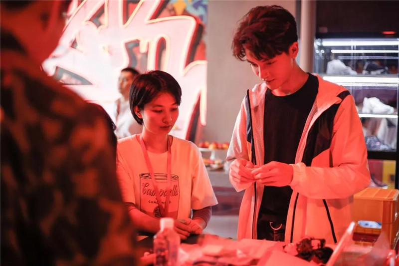 Reenok Instapump Fury 25 周年的陈列设计真有意思