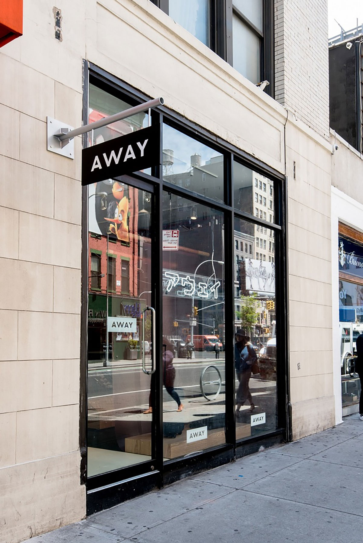 差异化的北欧风格和日式风格使这家商店的空间设计性格更鲜明，体验感也更巧妙了