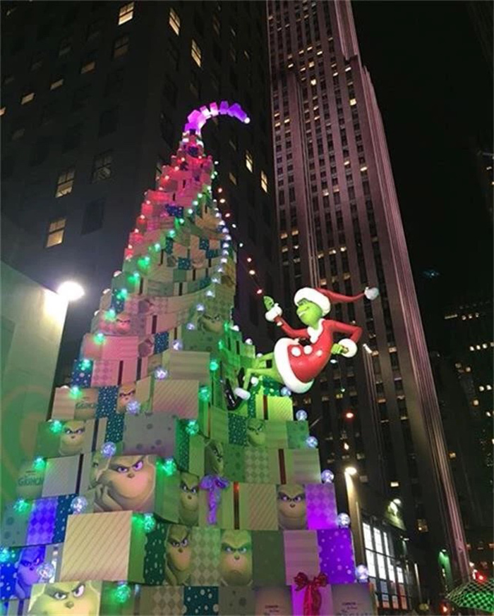 为了推广电影，竟然搞了一个不是圣诞树胜似圣诞树的美陈设计