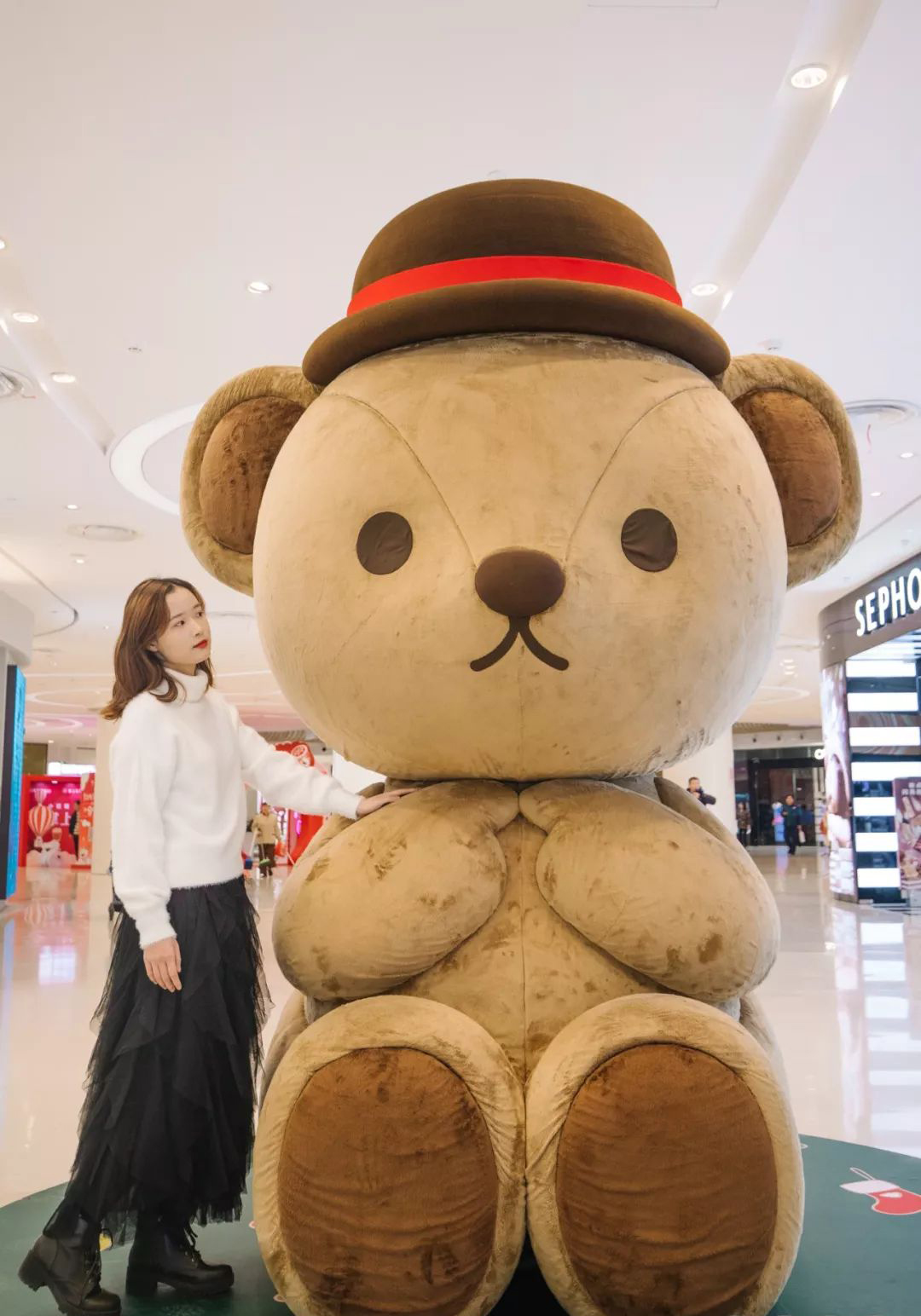 这只泰迪熊承包了长风大悦城圣诞节的商场美陈,可萌可萌了