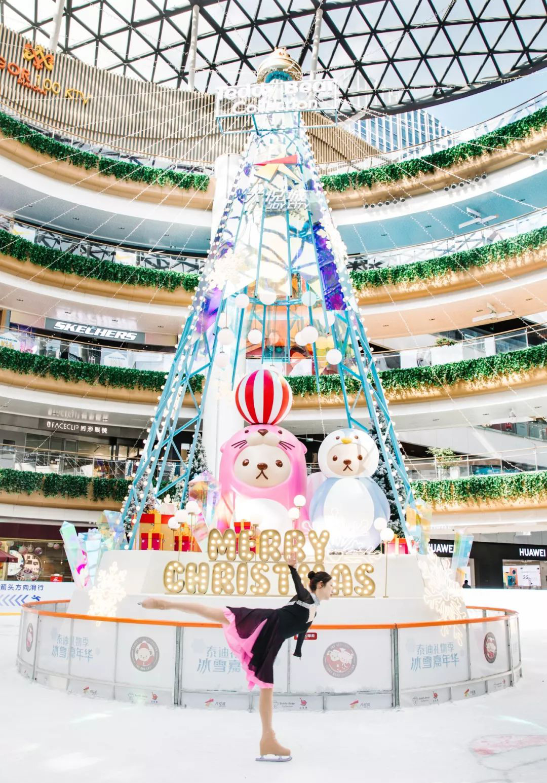 这只泰迪熊承包了长风大悦城圣诞节的商场美陈,可萌可萌了