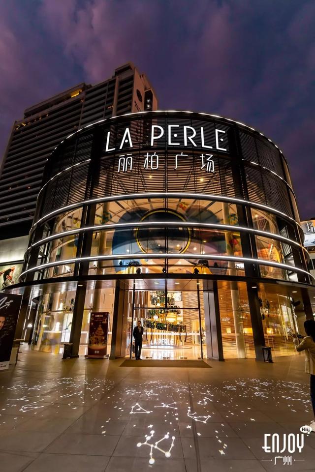 当圣诞商场美陈被打造成太空发射站时，霸屏票圈就靠TA了