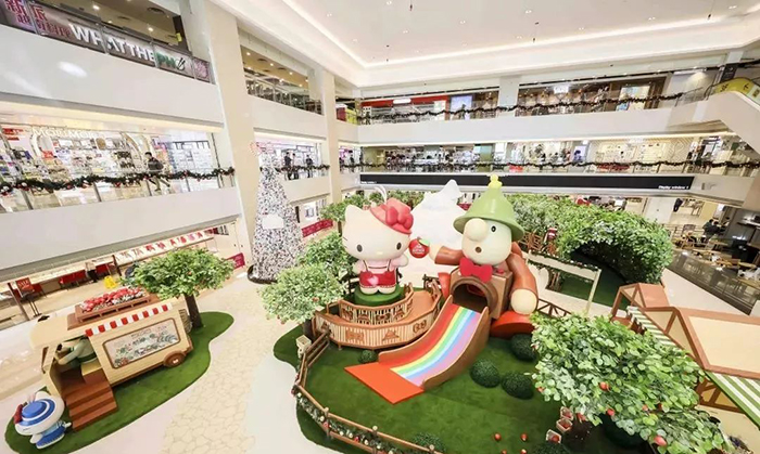 Hello Kitty携手Müllerchen萌爆登场，刷新圣诞美陈新体验