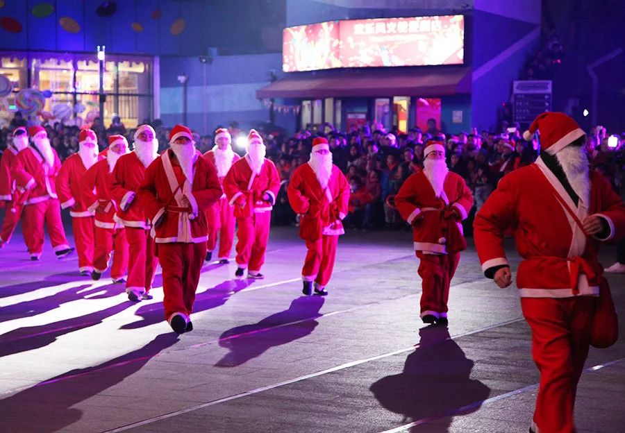 参加圣诞节活动就来这里，让你一言不合就跳舞！