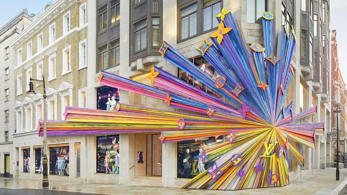 LV这种爆炸的展览活动策划的确可以保持话题热度，肯定C位