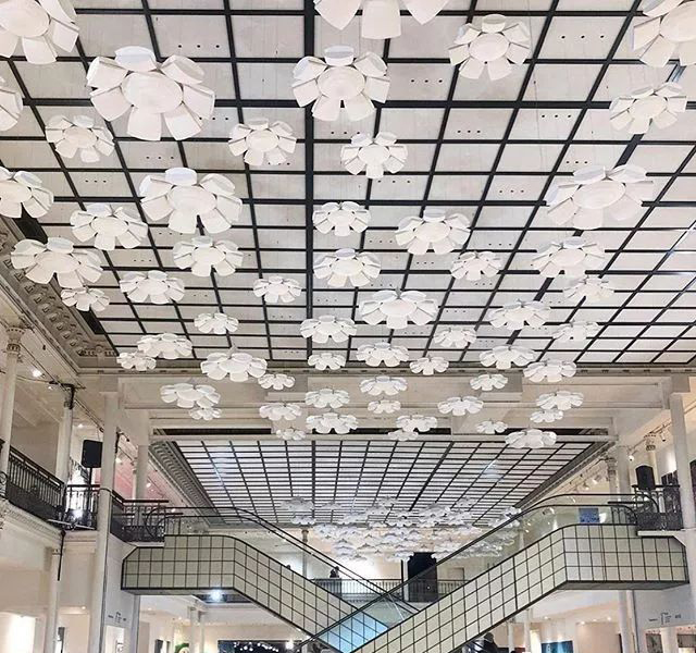 这样一个空中的展览活动艺术设计将老商场一跃成为魔幻乐园