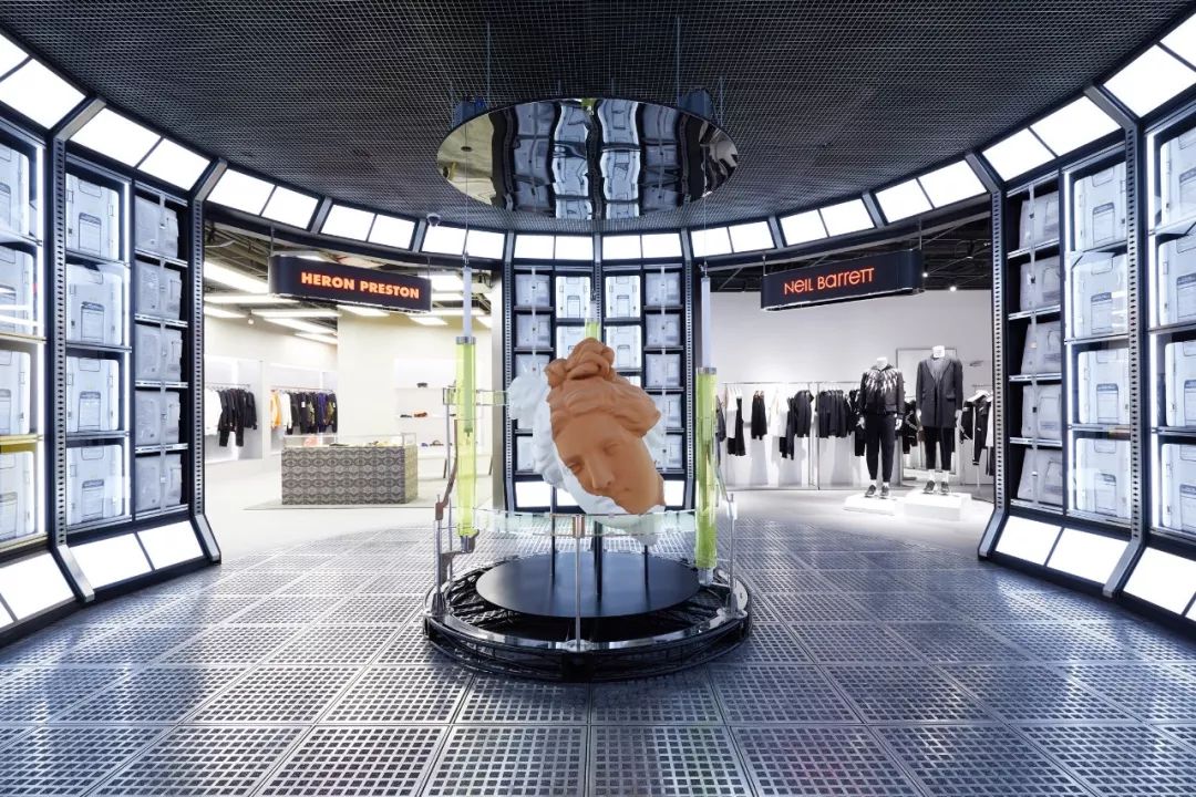 沉浸式的商业空间展览活动设计再次刷新朋友圈，时尚热搜榜也有份吧