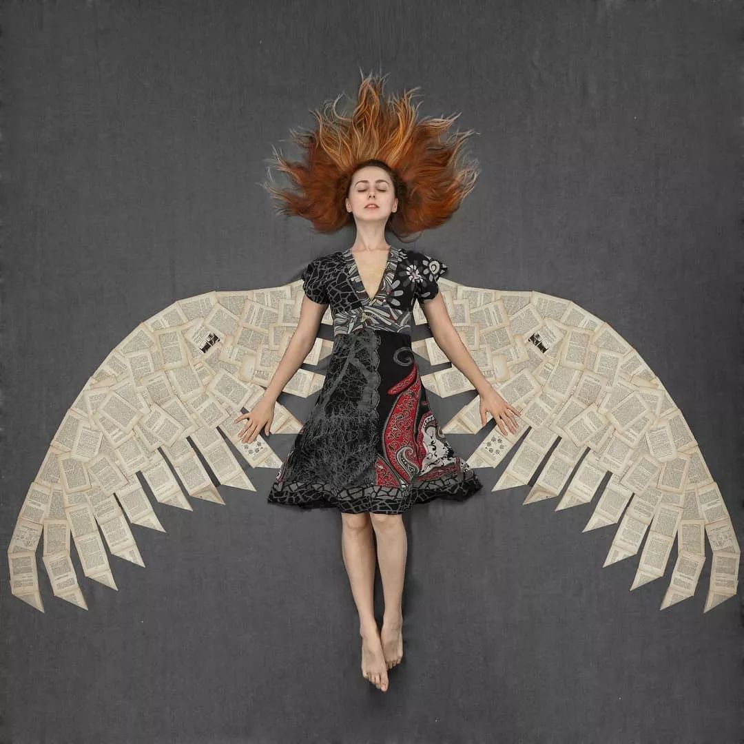 书中自有黄金屋，会展活动现场策划个书本的拍照打卡点也能黄金万两吧