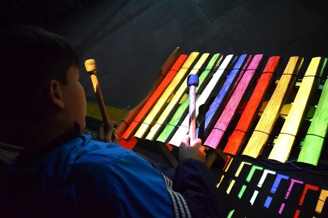 国外这些会展活动互动装置创意太新奇了,看着像会“讲故事”