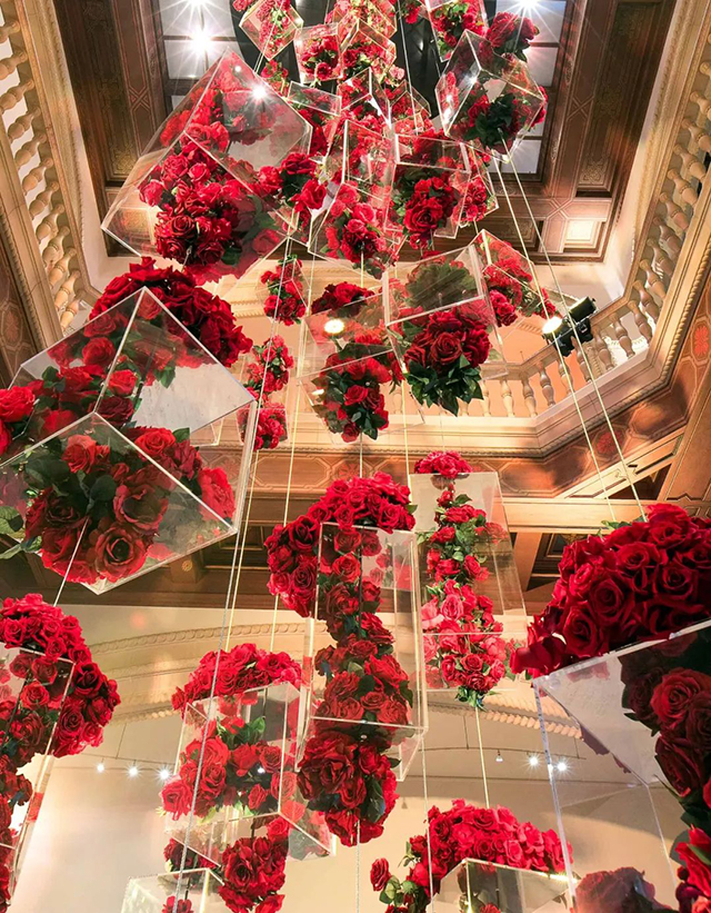 4000多枝玫瑰花的艺术展览活动装置美得让人窒息