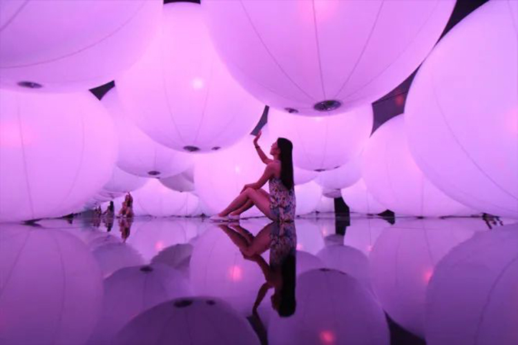 这批2020年流行色的美陈展览活动浓浓的浪漫格调