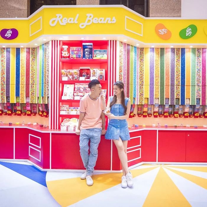 4000尺的糖果展览活动准备了潮流打卡点,还能DIY棒棒糖呢