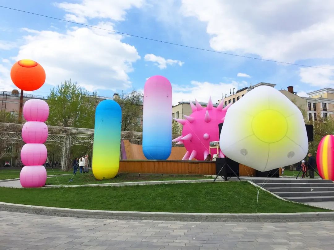 俄罗斯设计师的空间花粉艺术展览活动装置色彩太丰富了