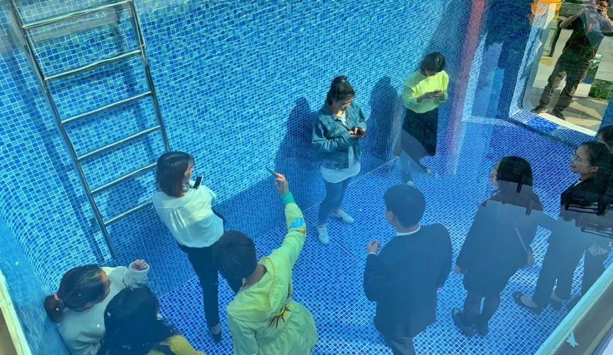 梦幻泳池空间艺术展览活动装置让你从不同面感受不一样的视觉体验