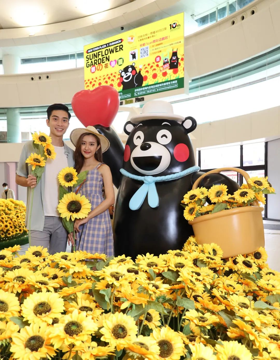 听说日本人气巨星熊本熊带着一片向日葵来香港办展览活动了