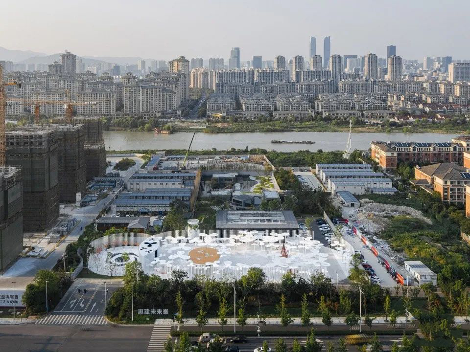 白色梦境里的展览活动策划带你领略一番白昼奇境，燃起希望