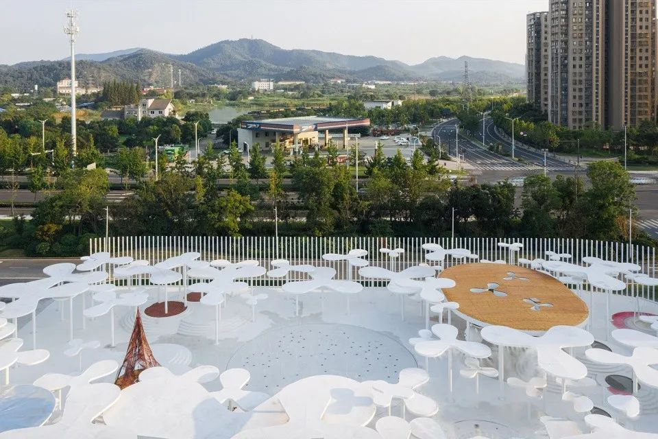 白色梦境里的展览活动策划带你领略一番白昼奇境，燃起希望