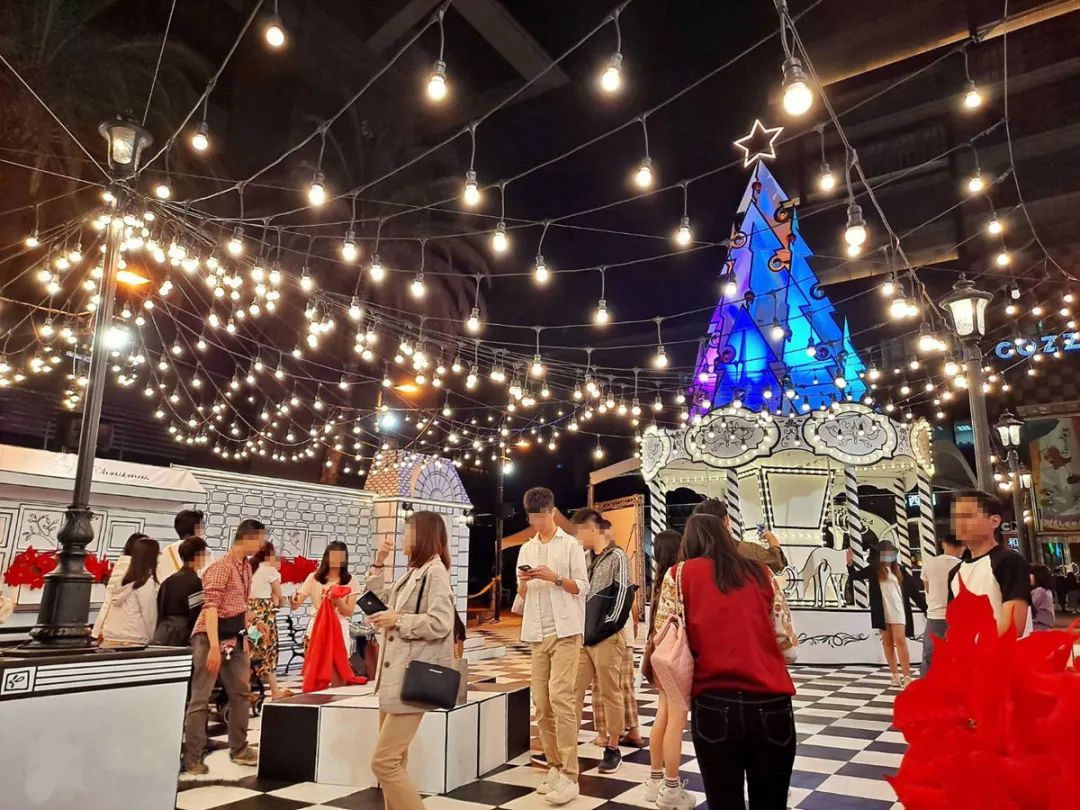 台湾新光新天地2D超现实耶诞活动策划的美陈设计秒变网红打卡圣地