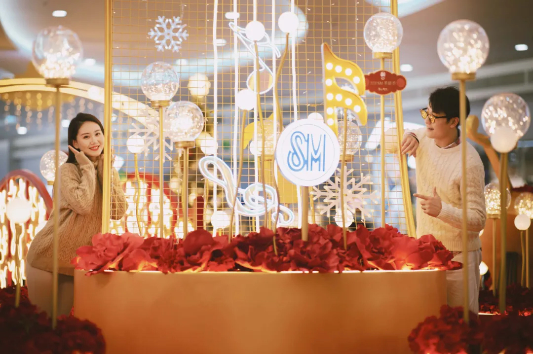 音乐元素结合灯光打造的圣诞派对活动策划华丽丽的，乐在发生