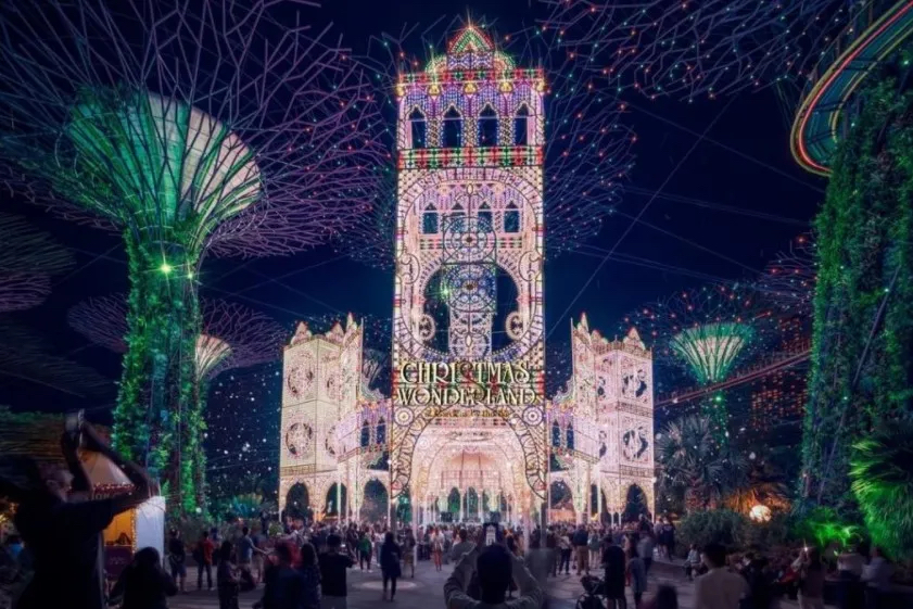 高达21米的亚洲最高灯光圣诞树展览活动策划简直就是圣诞仙境