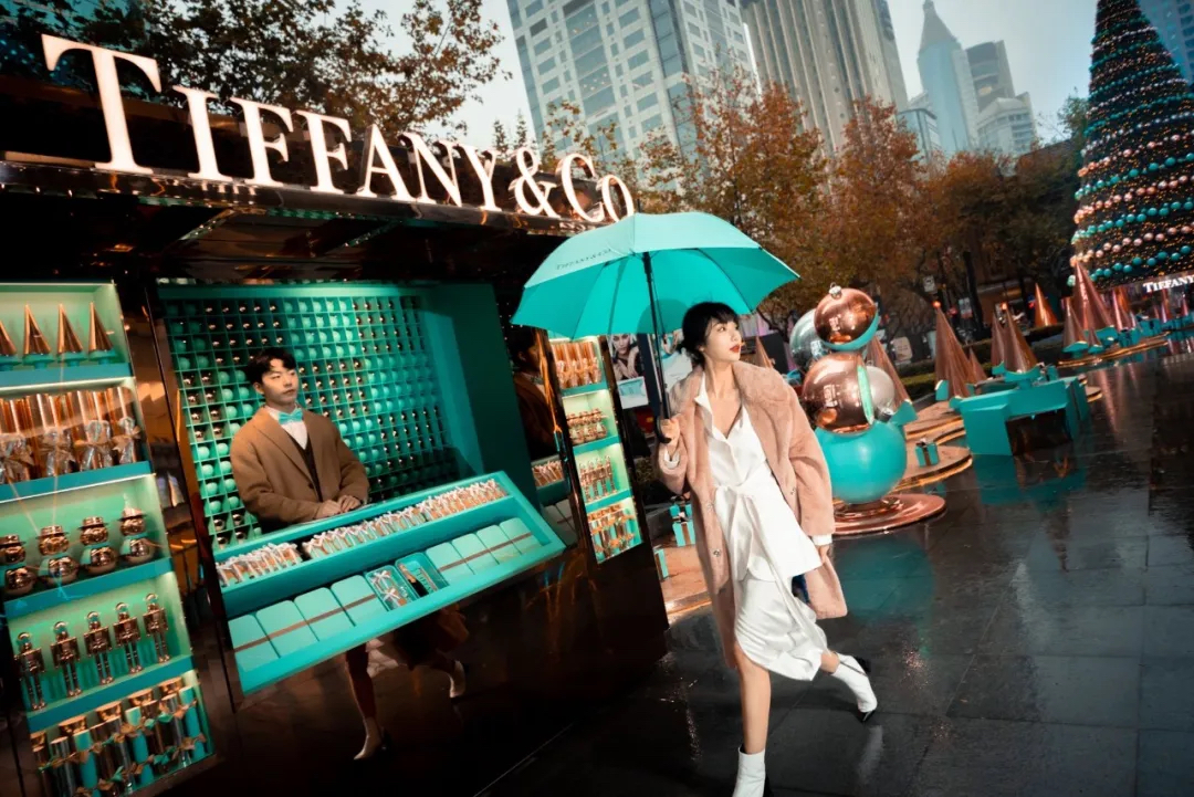 Tiffany圣诞树正式亮灯，蓝色礼盒解锁圣诞活动策划赢惊喜